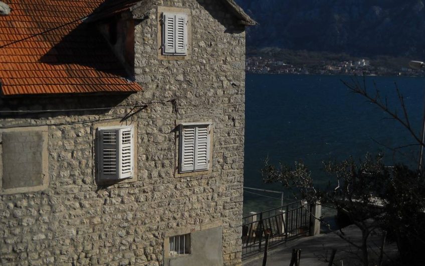 Old stone house on the beach in Prčanj, 100 m²