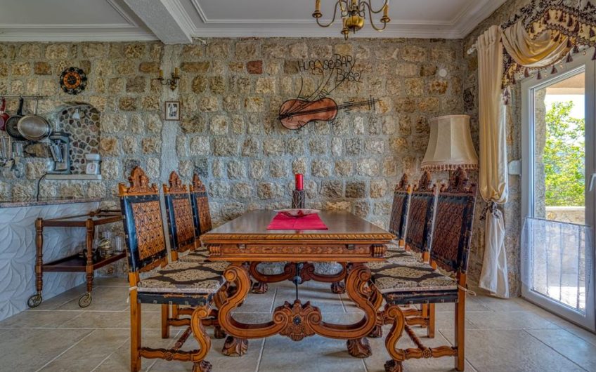 Two houses and appartment in Buljarica, 407 m²