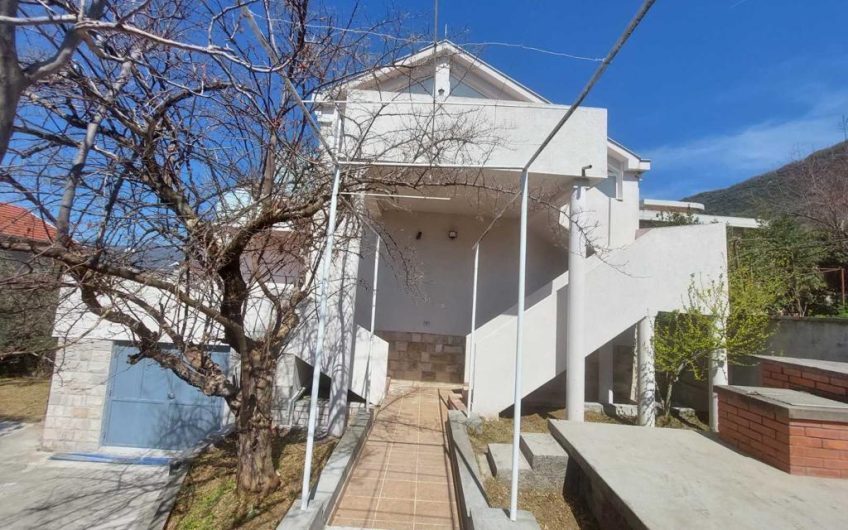 House in Učuri, 263 m²