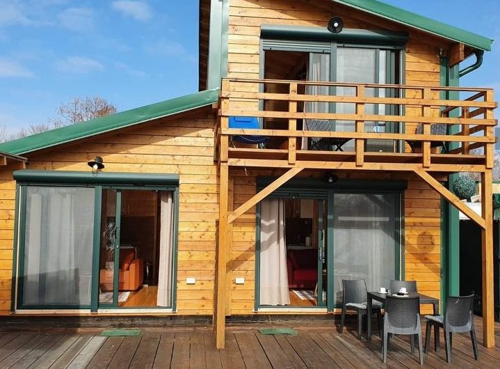 Wooden house with three separate apartments on riverbank in Ada Bojana, 115 m²