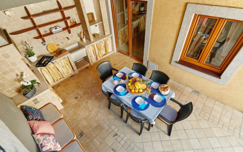 Luxury three-storey villa in Bigova, 266 m²