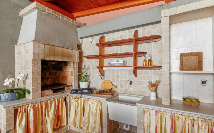 Luxury three-storey villa in Bigova, 266 m²