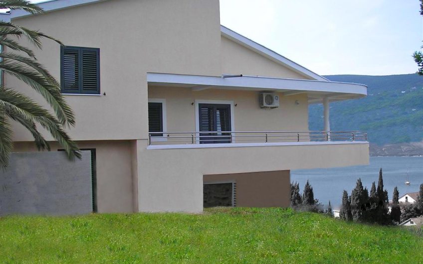 Pair of new villas with seaview in Kumbor, 335 m²