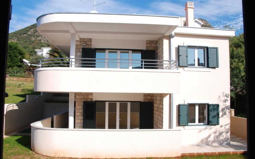 Pair of new villas with seaview in Kumbor, 335 m²