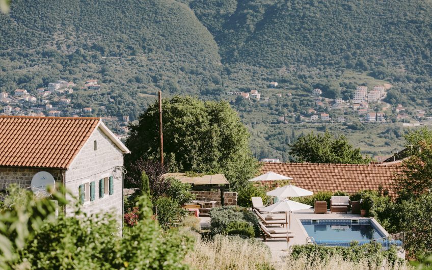 Villa with spectacular plot and seaview in Zabrđe, 247 m²