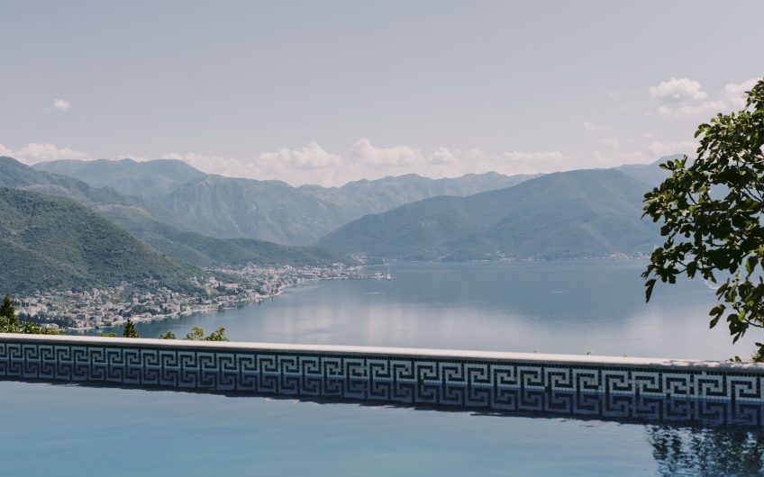 Villa with spectacular plot and seaview in Zabrđe, 247 m²