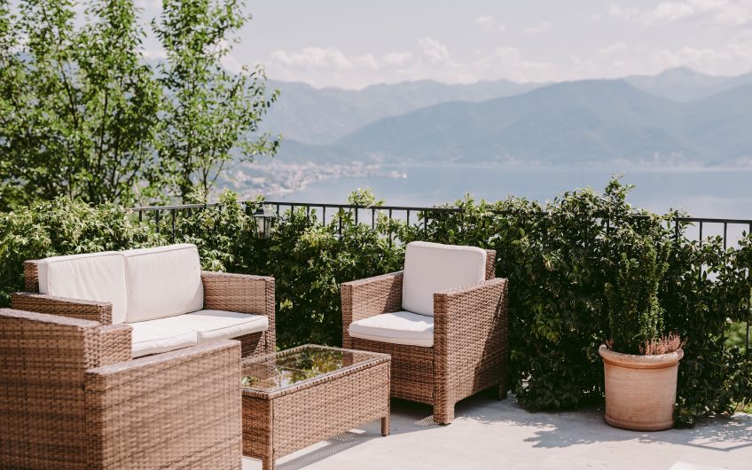 Villa with spectacular plot and seaview in Zabrđe, 247 m²