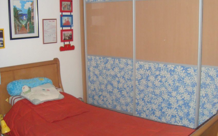 Three-apartment residential building in Morinj, 400 m²