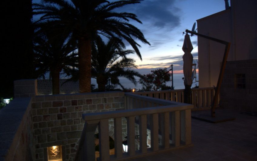 Luxury three-storey villa with pool and sauna in Skoči Djevojka, 276 m²