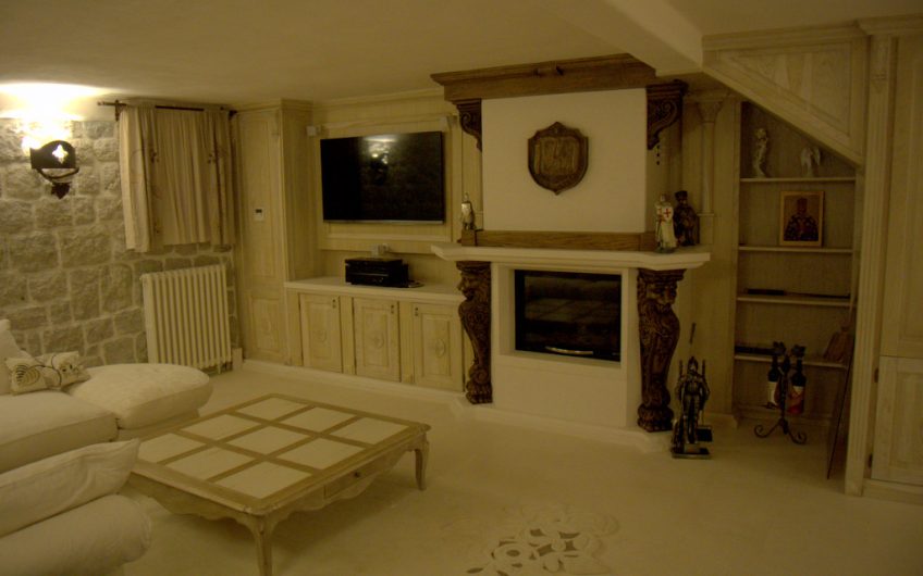 Luxury three-storey villa with pool and sauna in Skoči Djevojka, 276 m²