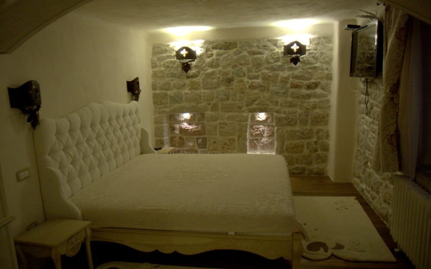 Luxury three-storey villa with pool and sauna in Skoči Djevojka, 276 m²