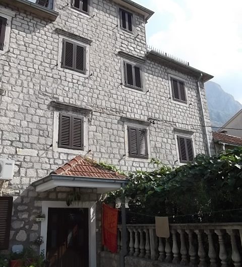 Half of stone house in Dobrota, 190 m²