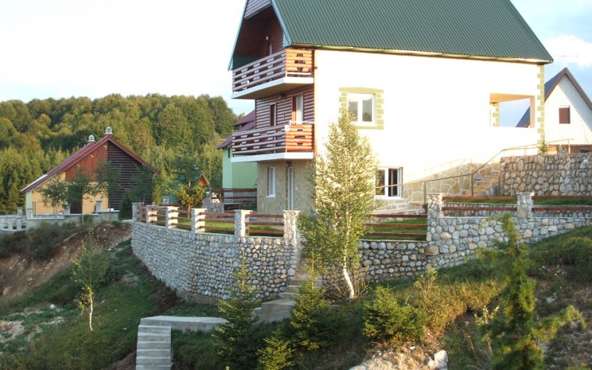 New three-storey house in Žabljak, 180 m²