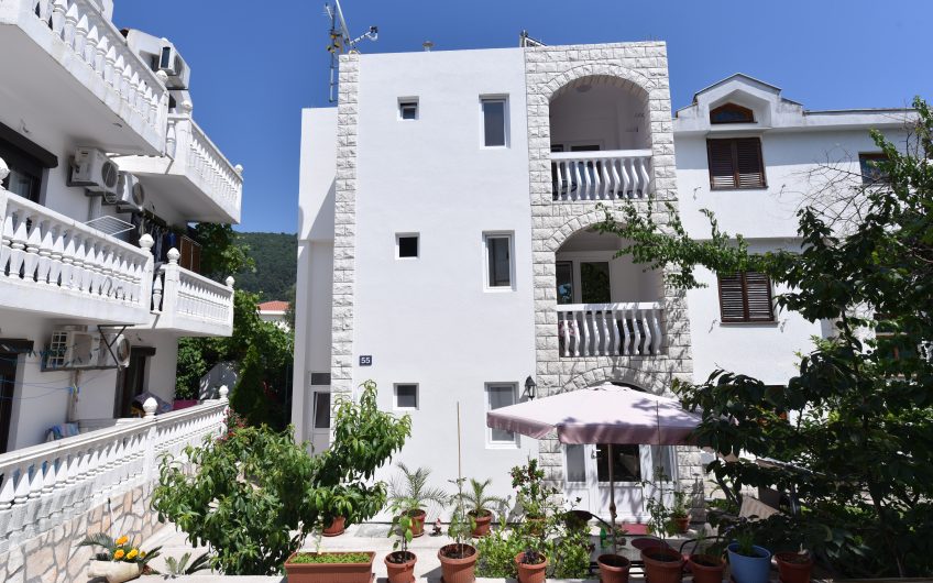 Three-storey villa near sea with legal tourist appartment in Velji Vinogradi, 270 m²