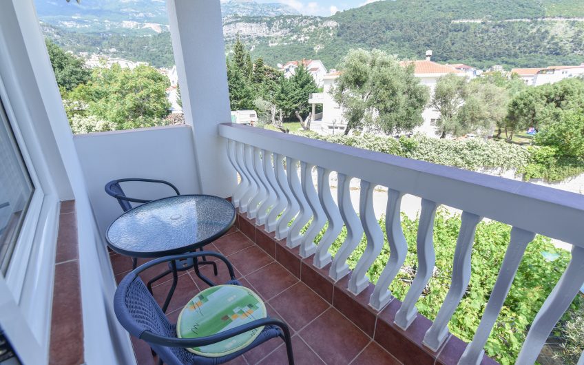 Three-storey villa near sea with legal tourist appartment in Velji Vinogradi, 270 m²