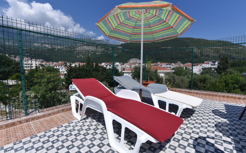 Three-storey villa near sea with legal tourist appartment in Velji Vinogradi, 270 m²