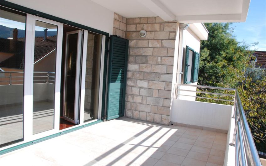 Pair of new villas with seaview in Kumbor, 335 m²