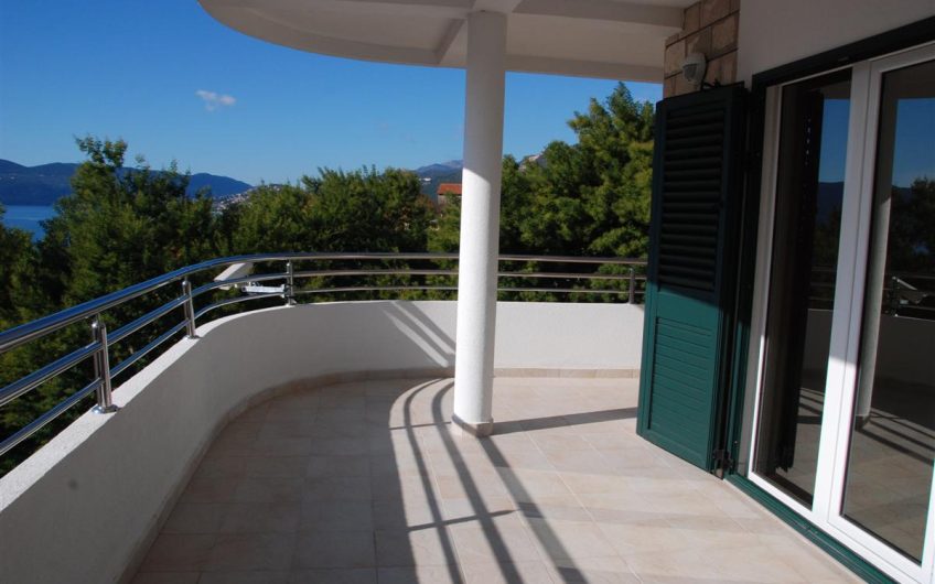 Pair of new villas with seaview in Kumbor, 335 m²