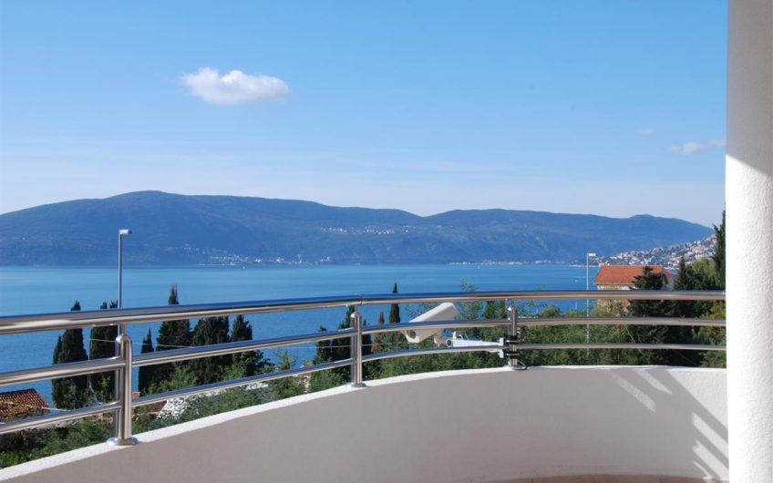 Pair of new villas with seaview in Kumbor, 335 m²
