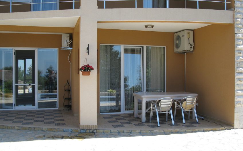 Three-storey villa with pool in Bar, 420 m²