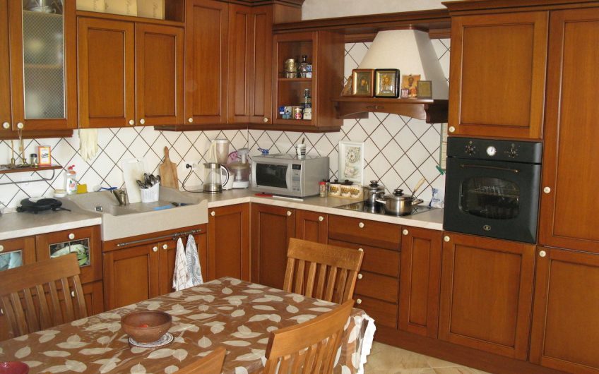 Three-storey villa with pool in Bar, 420 m²