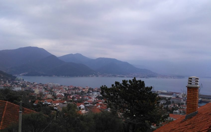Three-storey house in Bijela, 140 m²