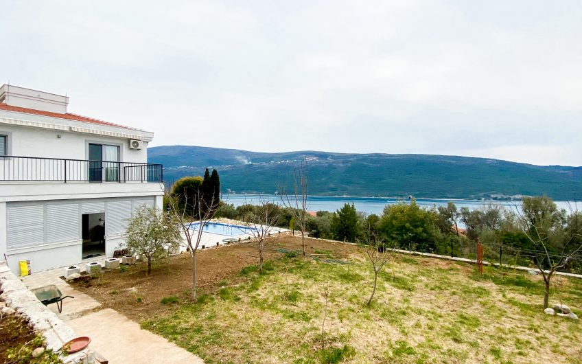 Unique two-storey villa in Kumbor, 338 m²