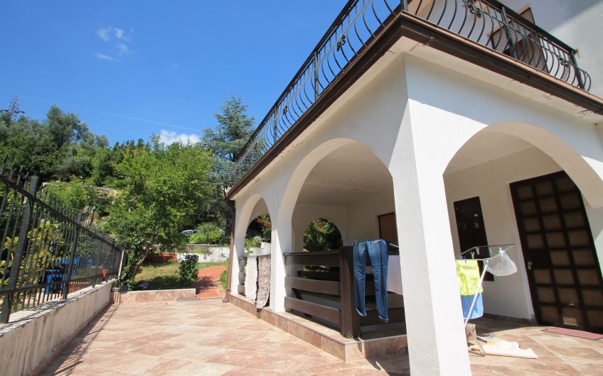 Two-storey house in Tivat