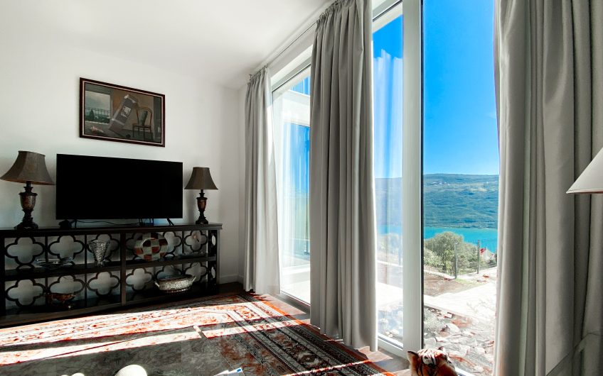 Unique two-storey villa in Kumbor, 338 m²