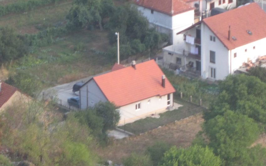 New house without interior decoration in Cetinje, 185 m²