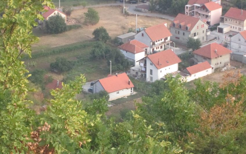 New house without interior decoration in Cetinje, 185 m²