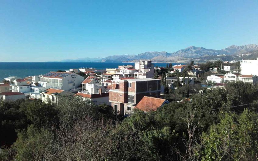 Three-storey unfinshed house near sea in Hladna Uvala