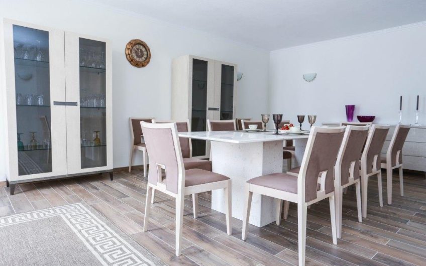 Luxury villa in Krašići, 516 m²