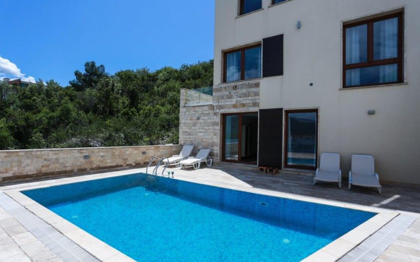 Luxury villa in Krašići, 516 m²