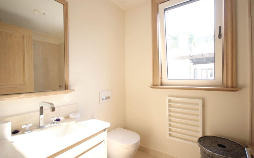 Аpartment with seaview in Porto Montenegro, 68 m²