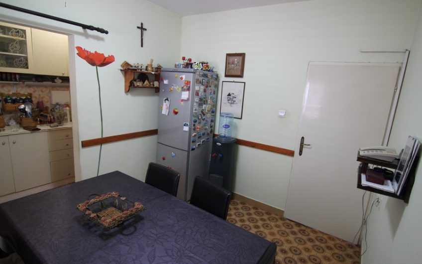 Three-storey house on first line in Lepetane, 242 m²