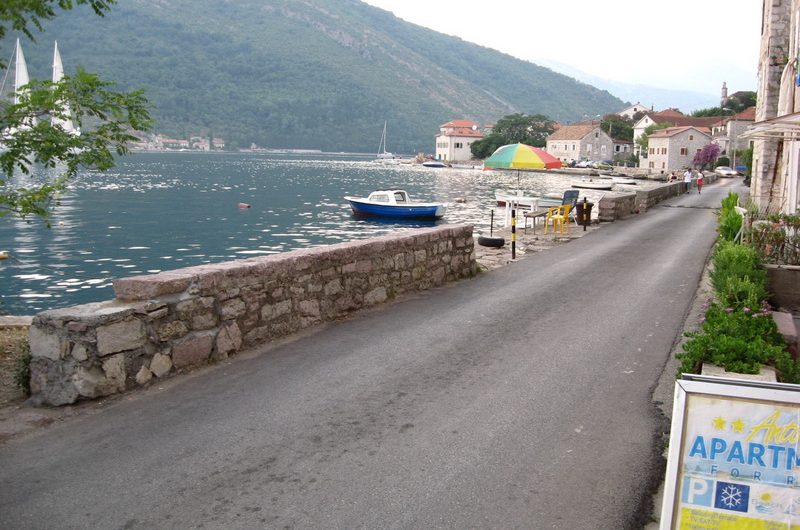 Three-storey house on first line in Lepetane, 242 m²