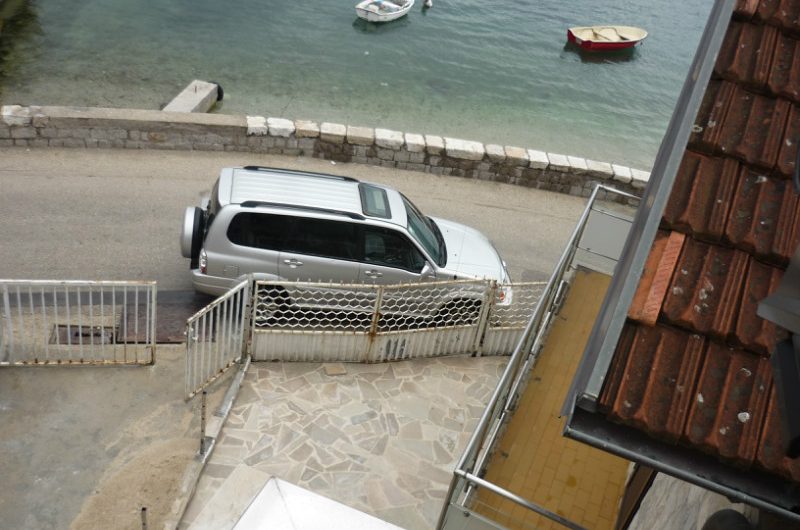 Renovated old three-storey stone house on first line in Đenovići, 100 m²