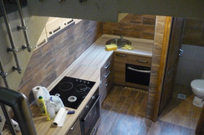 Renovated old three-storey stone house on first line in Đenovići, 100 m²