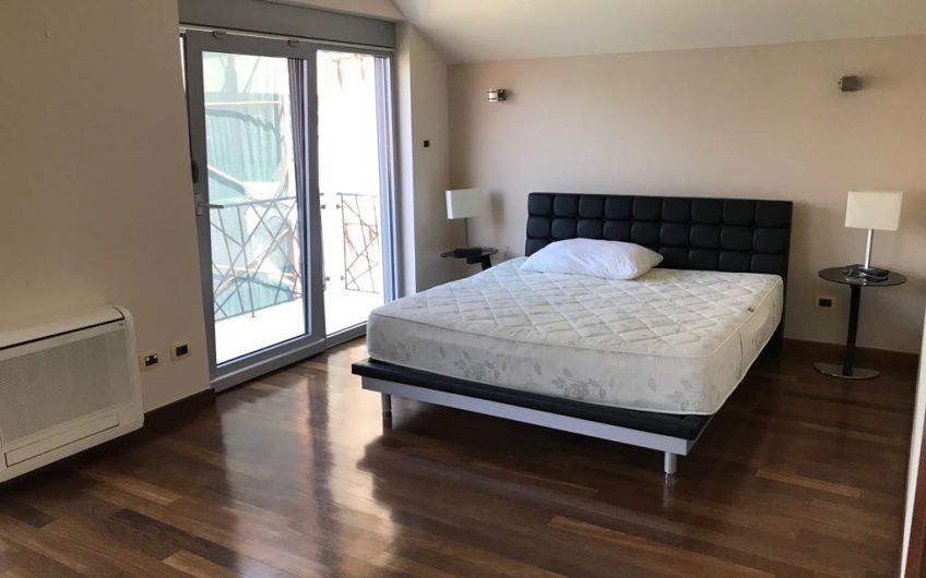 Villa on first line in Donji Stoliv, 390 m²