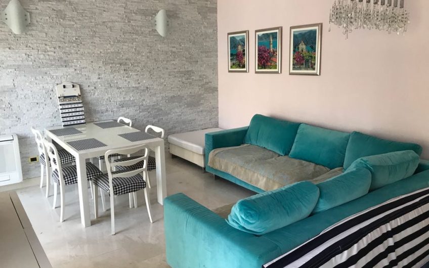 Villa on first line in Donji Stoliv, 390 m²