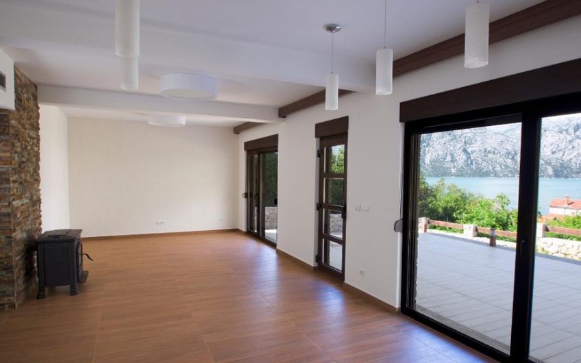 Two villas with seaview near Kotor, 260 m²