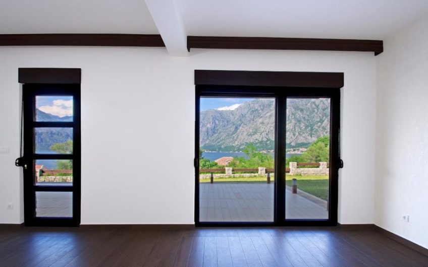 Two villas with seaview near Kotor, 260 m²