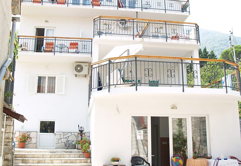 New house and half of old house at marine in Stoliv, 410 m²