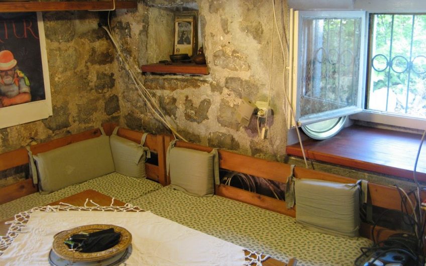 100 year old mediterranean stone house on first line in Žanjic, 77 m²