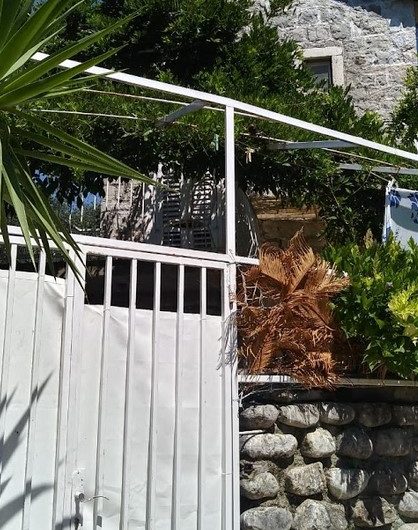 100 year old mediterranean stone house on first line in Žanjic, 77 m²