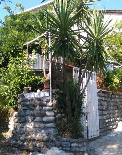 100 year old mediterranean stone house on first line in Žanjic, 77 m²