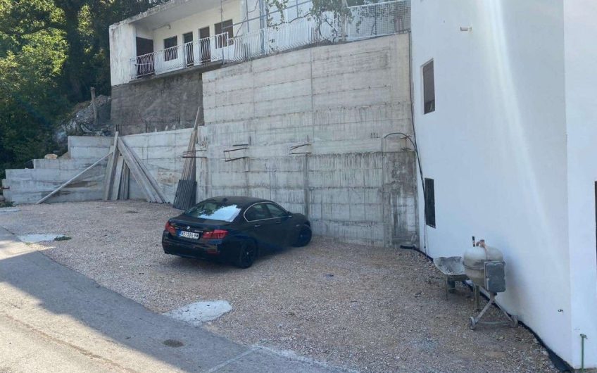 Two-storey house in Brca, 300 m²