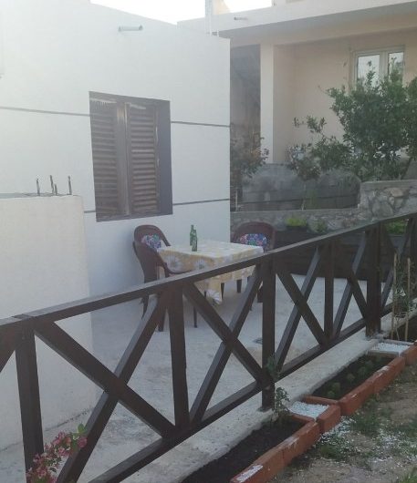 Modest house in Sutomore, 72 m²
