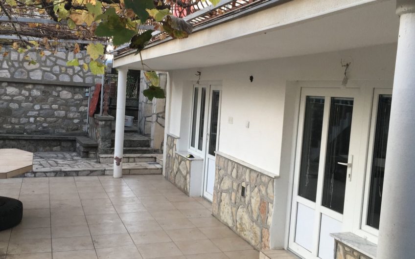 Three-storey house in Lastva Grbaljska, 226 m²